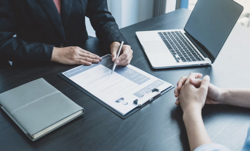 En entretien d'embauche pour un travail